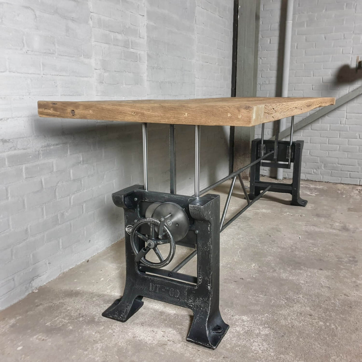 Eettafel industrieel - oud eiken tafelblad - verstelbaar in hoogte - LIM26