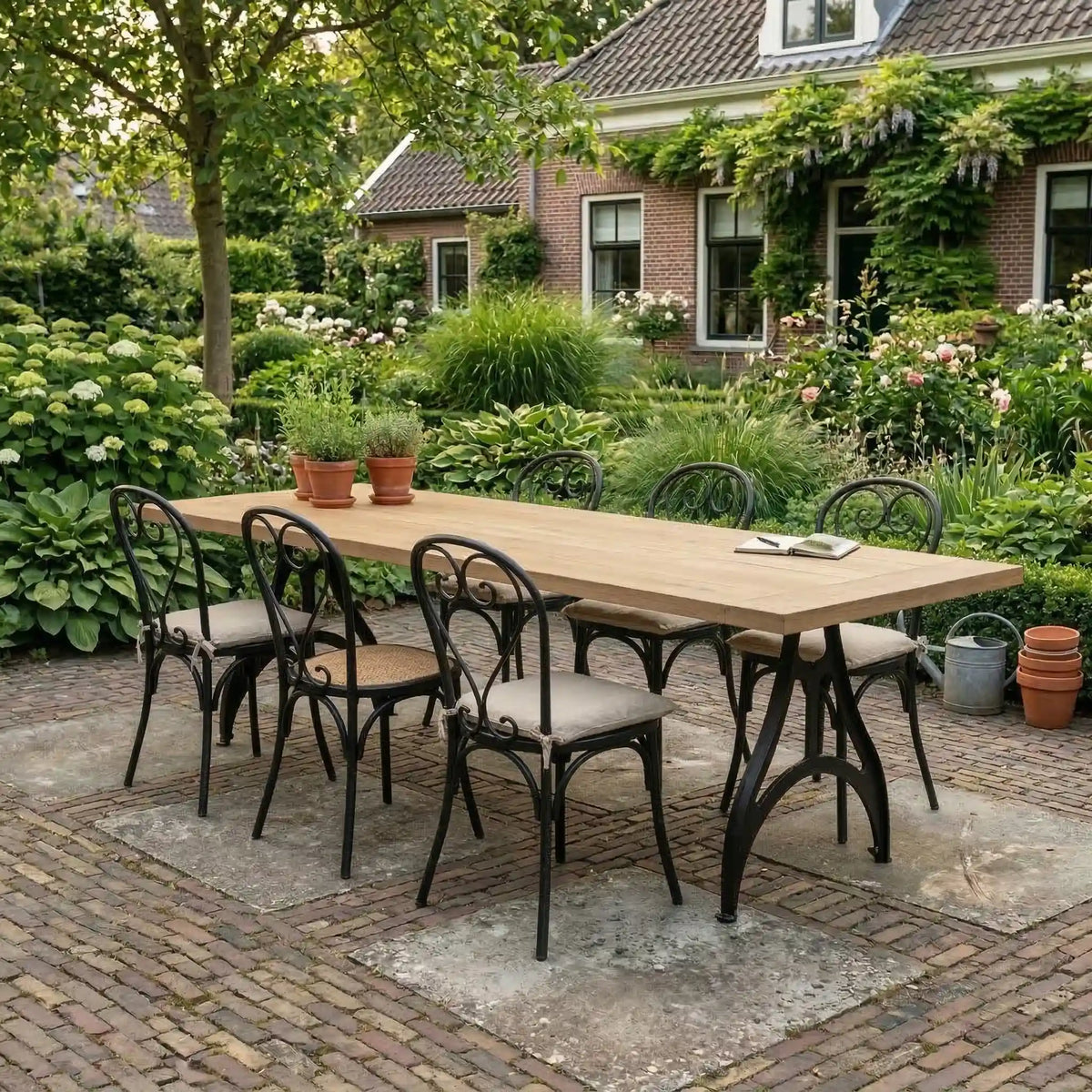 Houten Tuintafel op maat - Gietijzeren tafelpoten - T21