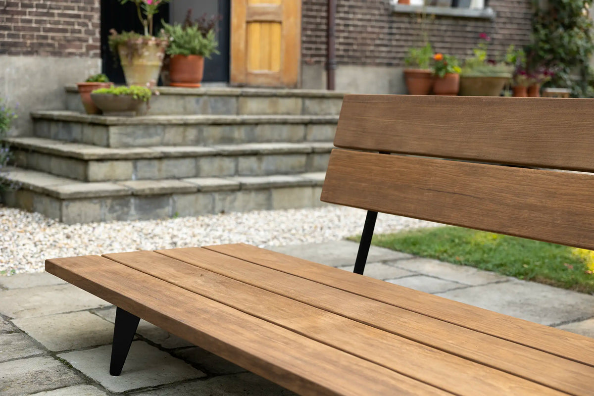 Moderne houten tuinbank met ijzeren onderstel - TB01