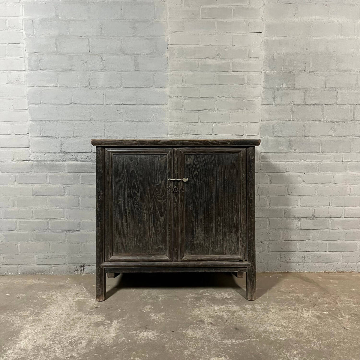 Oud Chinees dressoir van iepenhout | 2 deurs D027