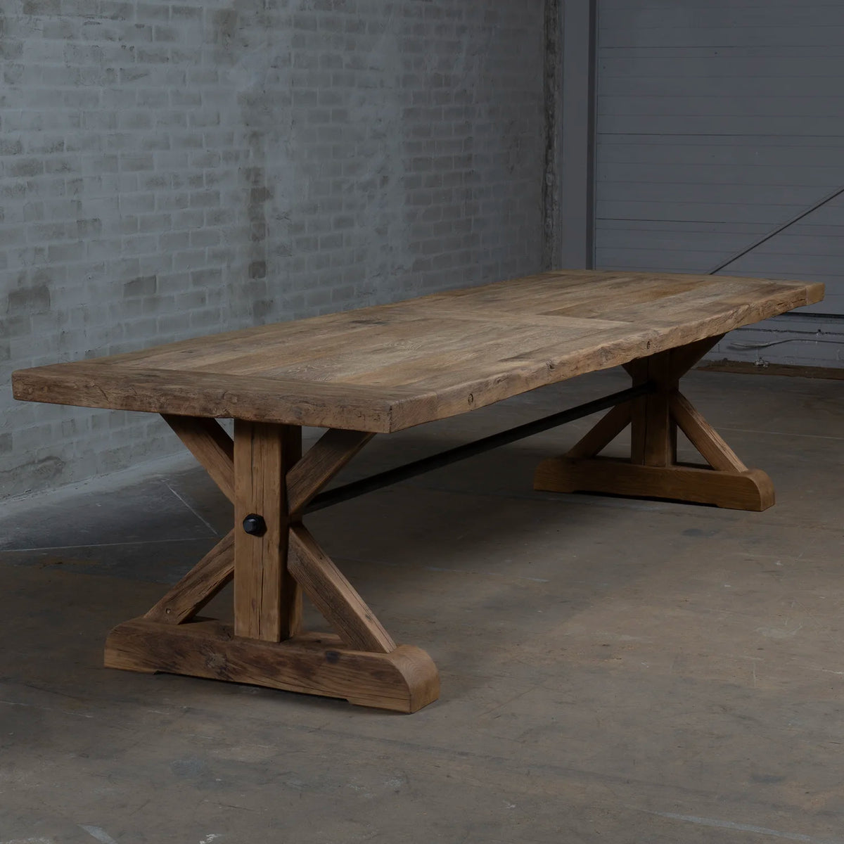 Kloostertafel gemaakt van oud eikenhout -Grote eettafel in landelijke stijl.