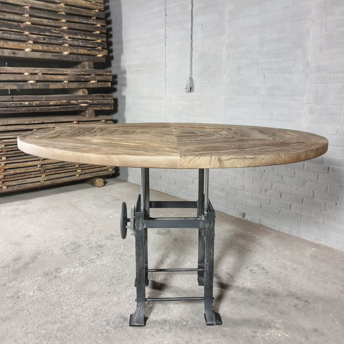 Industriële ronde eettafel van eikenhout - hoogte verstelbaar - IND673