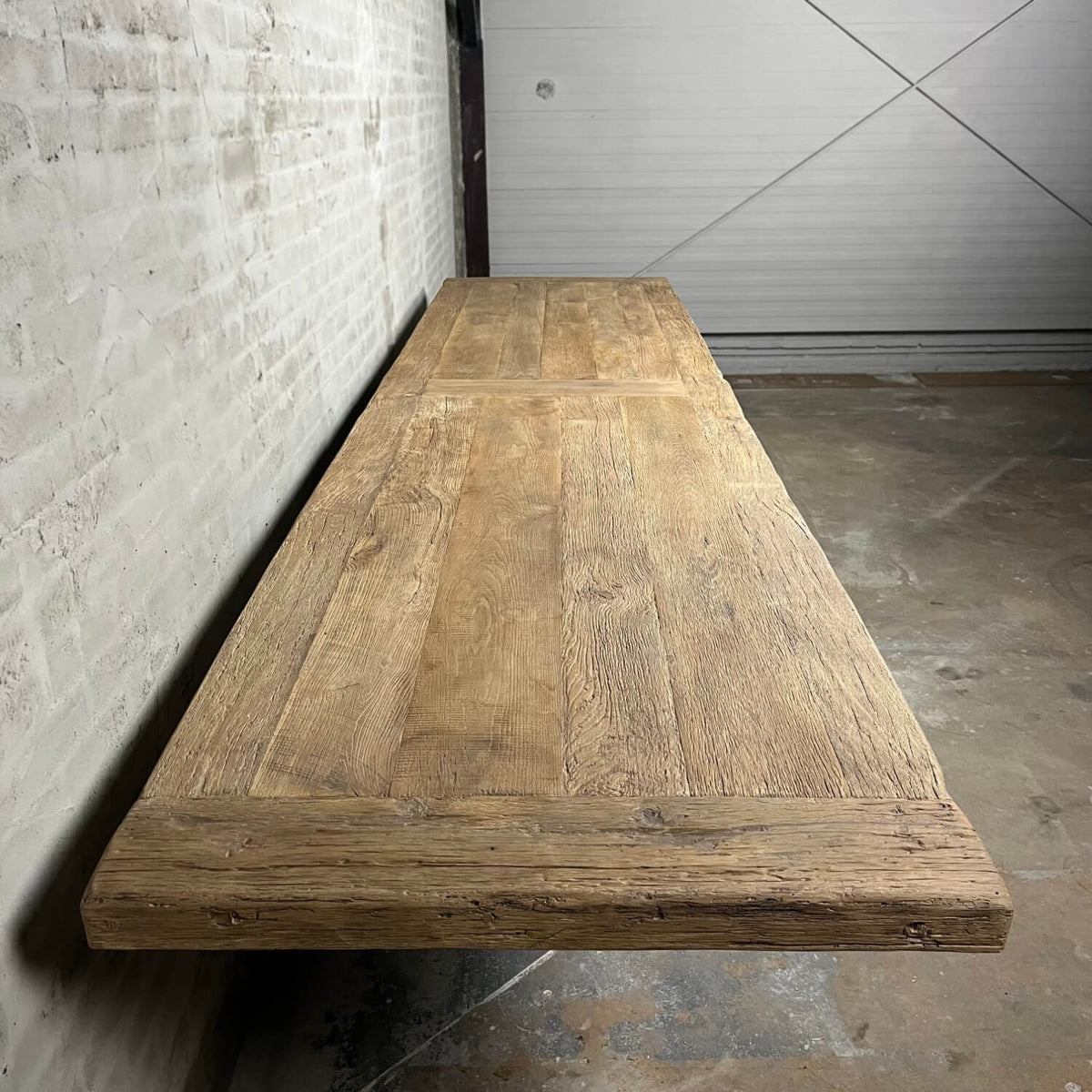 Lange industriële eettafel - ijzeren poten - dik eikenhout - IND401
