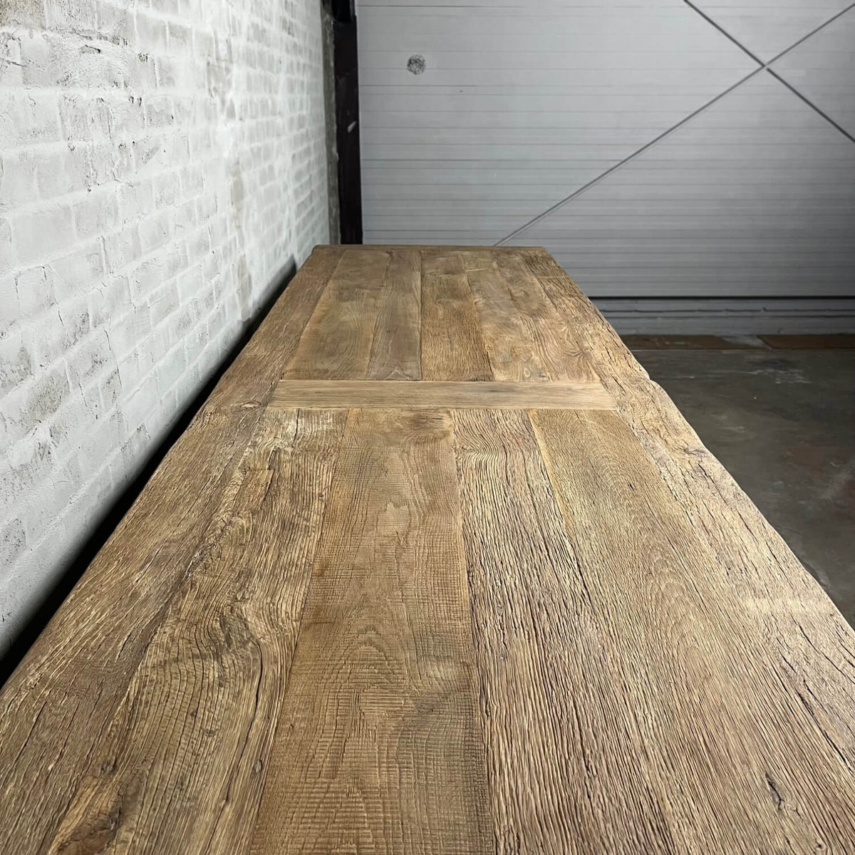 Lange industriële eettafel - ijzeren poten - dik eikenhout - IND401