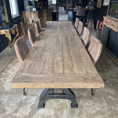 Lange industriële eettafel - ijzeren poten - dik eikenhout - IND402