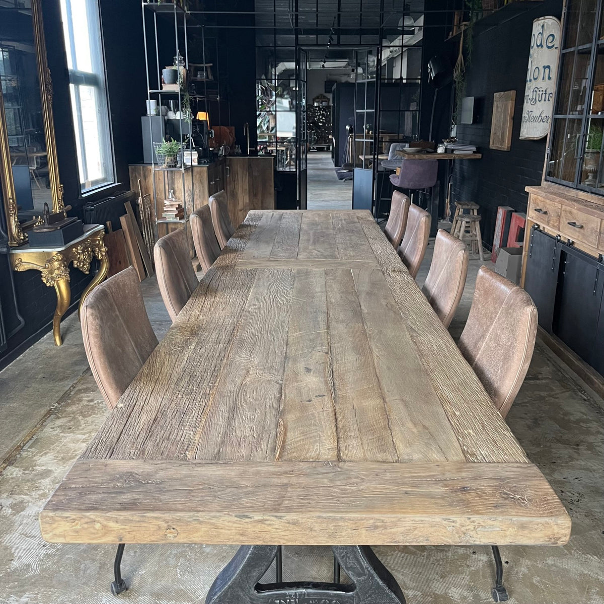 Lange industriële eettafel - ijzeren poten - dik eikenhout - IND402