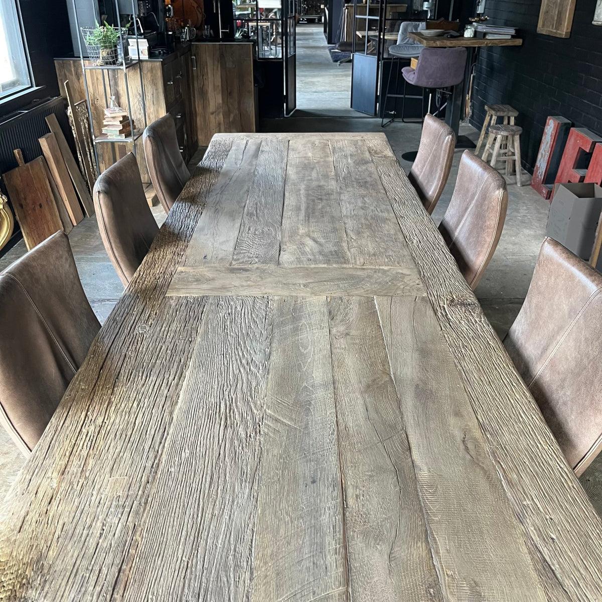 Lange industriële eettafel - ijzeren poten - dik eikenhout - IND402