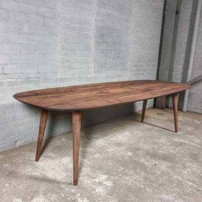 Eettafel Deens ovaal van notenhout - facetrand - op maat - Z025-N
