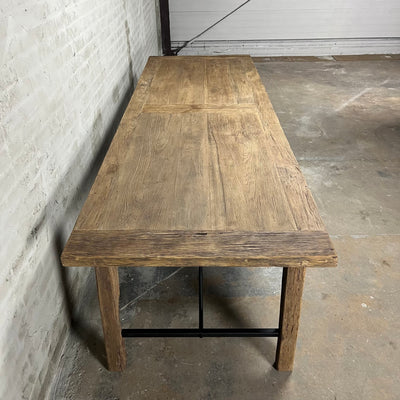 Landelijke eettafel Bato gemaakt van oud eiken en staal – Z032