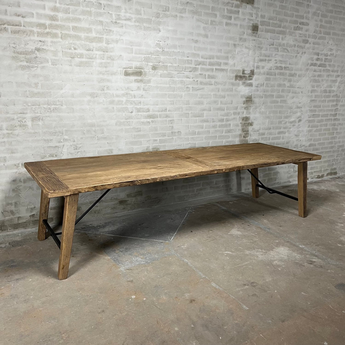 Landelijke eettafel Bato gemaakt van oud eiken en staal – Z032