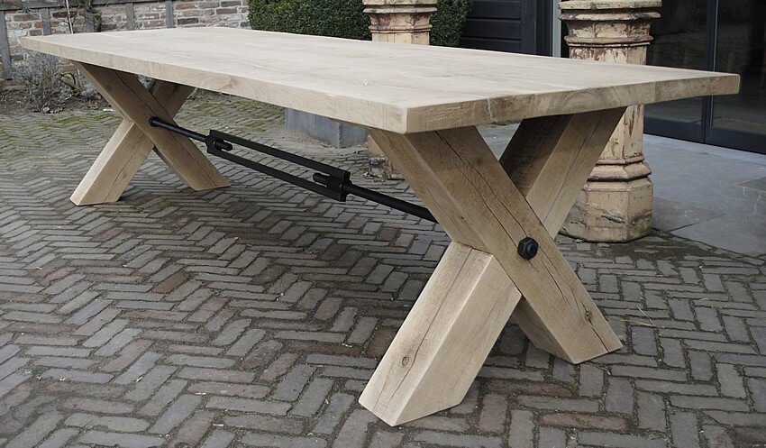 Industriële eettafel met kruispoten en eiken blad - G001