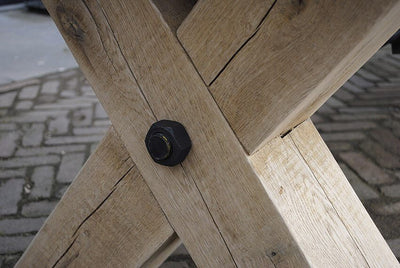 Industriële eettafel met kruispoten en eiken blad - G001