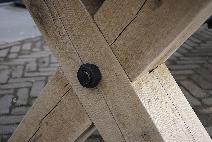 Industriële eettafel met kruispoten en eiken blad - G001