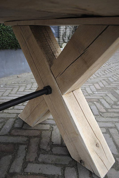 Industriële eettafel met kruispoten en eiken blad - G001