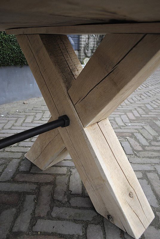 Industriële eettafel met kruispoten en eiken blad - G001