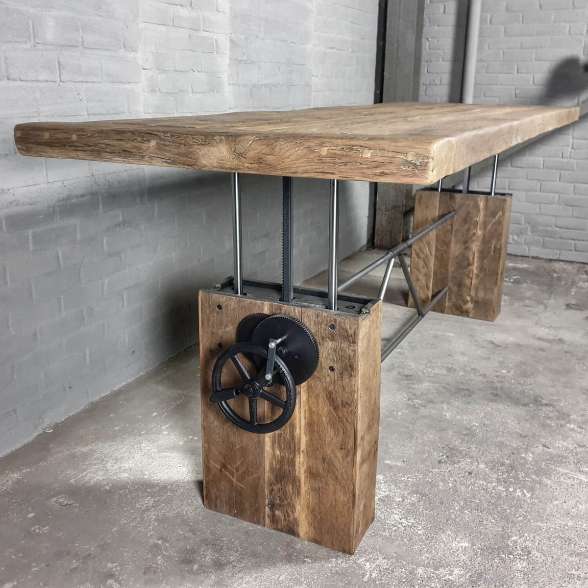Hoogte verstelbare eettafel - oud eiken onderstel - Z015