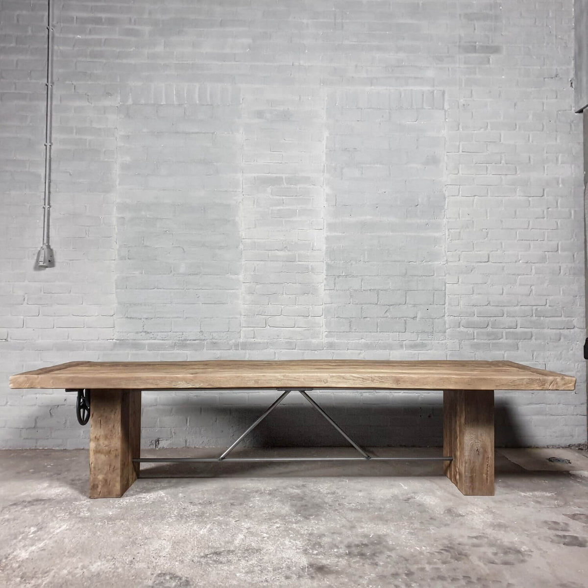 Hoogte verstelbare eettafel - oud eiken onderstel - Z015