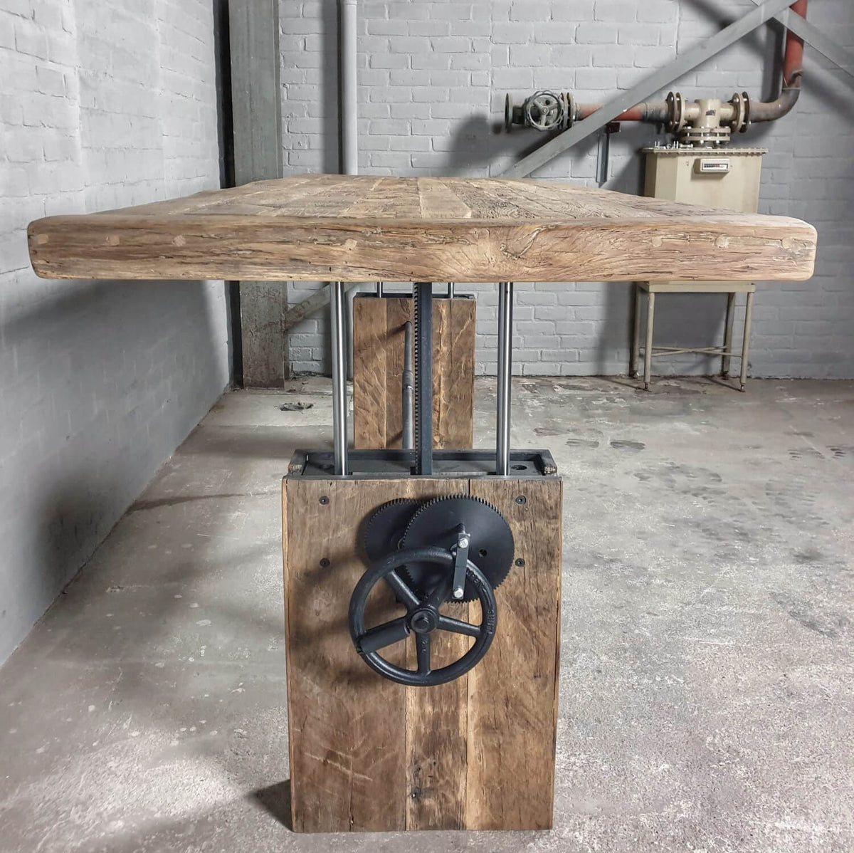 Hoogte verstelbare eettafel - oud eiken onderstel - Z015