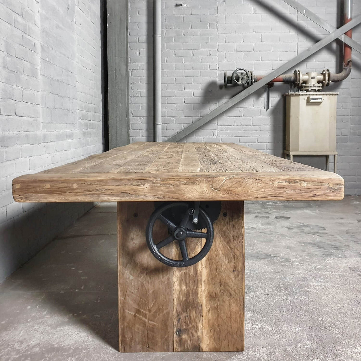 Hoogte verstelbare eettafel - oud eiken onderstel - Z015