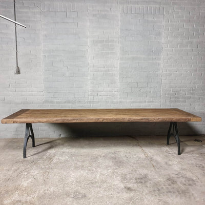 Industriële eettafel met gietijzeren onderstel - 7 cm dik oud eiken - DT17