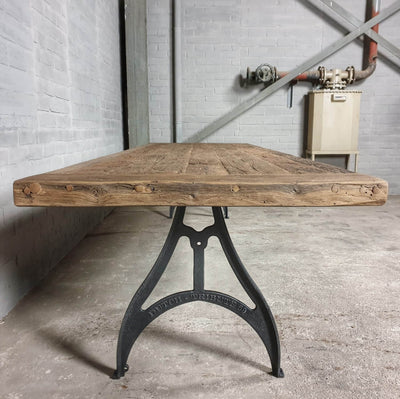 Industriële eettafel met gietijzeren onderstel - 7 cm dik oud eiken - DT17