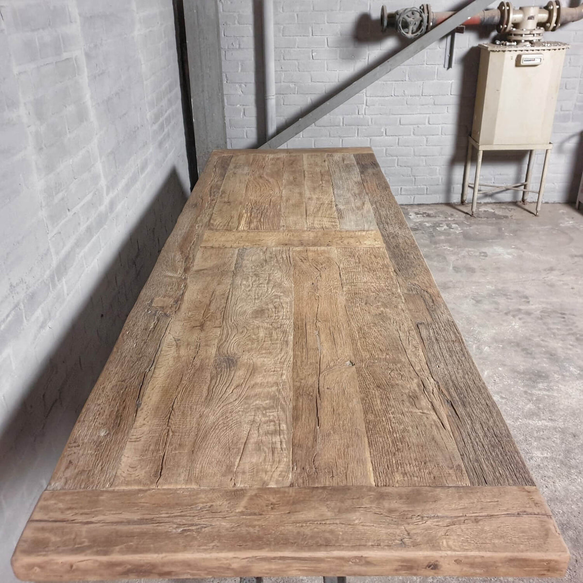 oud-eiken-kloostertafel-Grindelwald-7cm-dik-Z006